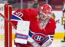 Cayden Primeau des Canadiens de Montréal décoche un tir de son épaule en deuxième période au Centre Bell le jeudi 16 décembre 2021.