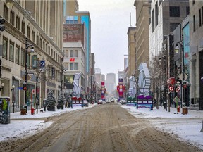 Traffic was light on Ste-Catherine St. Jan. 2, 2022, as stores closed for the first of three consecutive Sundays.