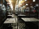 Le restaurant L'express était fermé le jeudi 6 janvier 2022. Dès lundi, les restaurants québécois peuvent rouvrir les salles à manger à moitié pleines. 