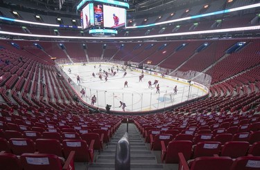 The Montreal Canadiens and the Anaheim Ducks warm up in an empty Bell Centre prior to gamel on Thursday, January 27, 2022.