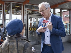 D’Arcy-McGee MNA David Birnbaum speaks with constituents on election day in 2018.