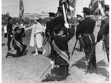 In a ceremony on the Plains of Abraham, Queen Elizabeth presents new colours to the Royal 22nd Regiment in June 1959. MONTREAL GAZETTE
