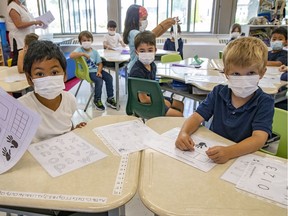 Grade 1 students wear masks in class at a Lester B. Pearson School Board elementary school in the West Island of Montreal Thursday September 9, 2021. "The quality of online learning is not comparable to in-person learning," pediatricians Véronie Charest and Suzanne Vaillancourt write.