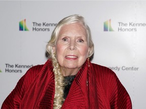 FILE PHOTO: Joni Mitchell arrives for the formal Artist's Dinner honoring the recipients of the 44th Annual Kennedy Center Honors at the Library of Congress in Washington, D.C., U.S. December 4, 2021.
