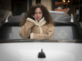 "Vazgeçtik ve ben farklı şeylere geçiyordum," Montreal'den bir film yapımcısı olan Fania Rose, bağımsız projesi Woman in Car hakkında şunları söyledi: