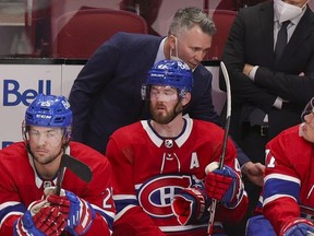 Montreal Canadiens interim head coach Martin St. Louis speaks to Jake Evans during second period in Montreal Thursday, Feb. 10, 2022.