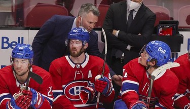 Montreal Canadiens interim head coach Martin St. Louis speaks to Jake Evans during second period in Montreal Thursday, Feb. 10, 2022