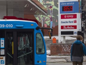 Québec solidaire wants new measures to improve public transportation services in the regions and reduce single-occupant car use as the price of gas continues to climb.