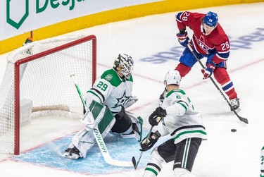 Montreal Canadiens left wing Christian Dvorak (28) missed on this chance to score against Dallas Stars goaltender Jake Oettinger (29) during 1st period NHL action at the Bell Centre in Montreal on Thursday March 17, 2022.