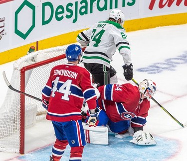 Dallas Stars centre Roope Hintz (24) squeezes between the goal post and Montreal Canadiens goaltender Jake Allen (34) during 2nd period NHL action at the Bell Centre in Montreal on Thursday, March 17, 2022.