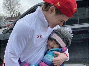Canadiens winger Cole Caufield with eight-year-old fan Kayla Mandarino.