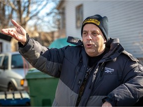 L'infirmière Nathan Friedland est épuisée après deux ans de pandémie de COVID-19.