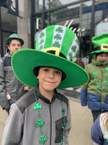 Elliot wears an oversized hat to Montreal’s Saint Patrick’s Parade on March 20, 2022.