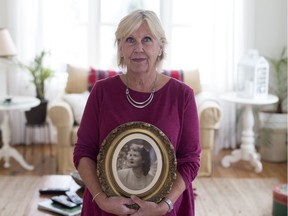 Alison Steel holds a photo of her mom, Jean Steel, in her home in Knowlton, Quebec in 2017.
