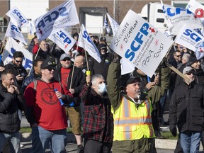 Laval bus drivers demonstrate in front of the STL head office during a one-day strike to press lagging contract talks Nov. 3, 2021.