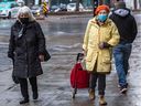 Montrealers continue to wear masks on Thursday, March 31, 2022.