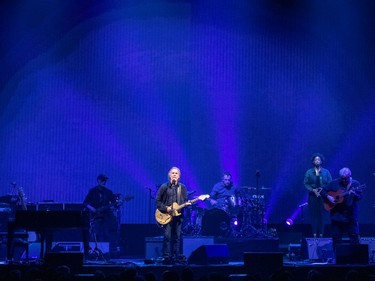 Jackson Browne in concert at the Bell Centre. James Taylor showered the people at the Bell Centre Thursday night with a collection
of his greatest hits and was joined on stage by Browne, to the delight
of fans.