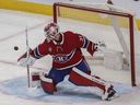 Carey Price de la Montreal Canadiens face o salvare împotriva Florida Panthers în prima perioadă la Bell Center din Montreal pe 29 aprilie 2022. 