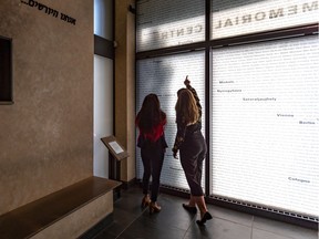 شهردار والری پلانته در مراسم بزرگداشت Yom HaShoah در موزه هولوکاست مونترال در روز چهارشنبه، 27 آوریل 2022، گفت: «به خاطر سپردن بسیار مهم است، بسیار مهم است.
