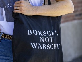 Dominique Ritter with the “Borscht, Not Warscht” bag.
