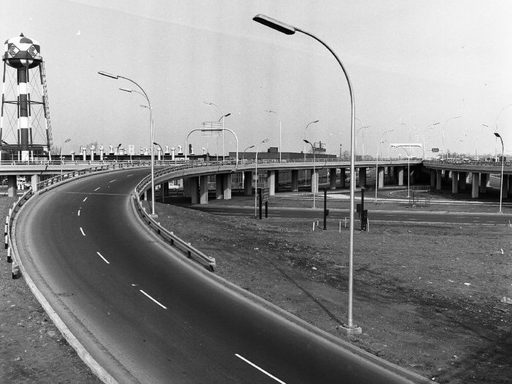  1961: A year-old Metropolitan Expressway at Décarie Blvd., before all the traffic jams. Montreal city archives