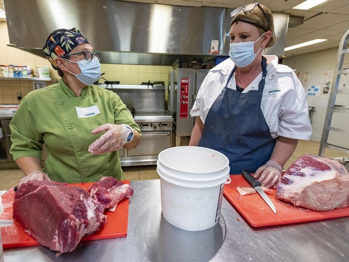  Chef/instructor Line Rainville, left, talks to Lisa Sakenas about trimming fat from a piece of beef in the kitchen at L’Équipe Entreprise, a Dorval-based agency that helps individuals living with mental health problems improve their work skills.