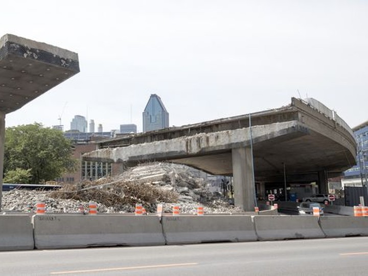  Demolition of the elevated Bonaventure Expressway created a new entrance to Montreal.