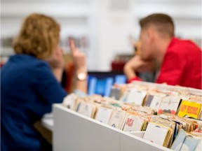 Many Quebecers report difficulty in being able to hold a conversation because of ambient noise in public spaces.