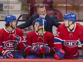 Montreal Canadiens head coach Martin St. Louis has a conversation with Josh Anderson, left, Rem Pitlick and Artturi Lehkonen during third period against the Washington Capitals in Montreal on Feb. 10, 2022.