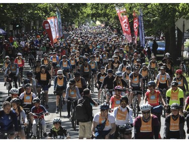 People depart on the Tour de l'Ile from the Lafontaine Park area in Montreal on Sunday, June 5, 2022.