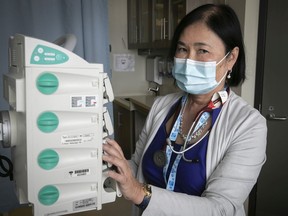 RI-MUHC cardiologist Dr. Thao Huynh in the Cardiac ICU of the hospital. She is leading the Impact Quebec COVID-19 Long Haul Study, which probes the long-term cardiovascular complications brought on by COVID-19.