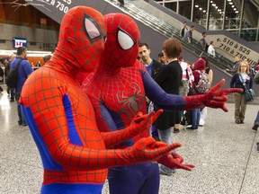 A couple of Spidermen pose during the 2014 edition of Comiccon at the Palais des congrès.