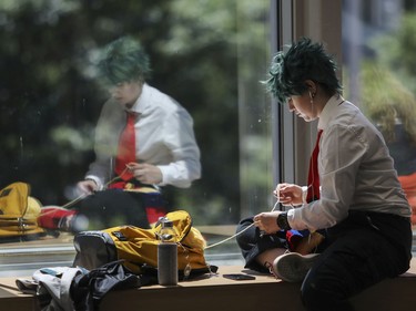 Lou as Deku from My Hero Academia takes a break at the Montreal Comiccon.