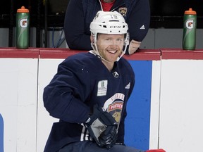 پنترز فلوریدا مایک متسون را در دور اول (مجموع بیست و سوم) درفت ورودی NHL 2012 انتخاب کرد، سپس پس از اولین فصل کامل او به عنوان یک جوان 23 ساله، با او قراردادی هشت ساله به مبلغ 39 میلیون دلار امضا کرد.
