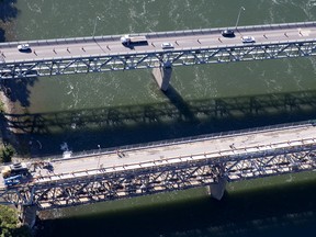 Two-way traffic will share a single span on the Mercier Bridge this weekend.