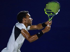 Montrealer Félix Auger-Aliassime hits a backhand against Cameron Norrie of Great Britain during the semifinals of the Mifel ATP Los Cabos Open 2022 at Cabo Sports Complex on August 05, 2022 in San José del Cabo, Mexico.