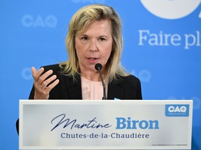 Martine Biron, CAQ candidate for the riding of Chutes-de-la-Chaudière, addresses her former media colleagues on Wednesday August 10, 2022 in Lévis.
