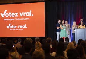 La chef du Parti libéral du Québec, Dominique Anglade, prend la parole lors de la conférence jeunesse du parti à Montréal le samedi 13 août 2022.