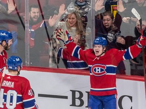 Cole Caufield, dreapta, și Joel Armia sunt două dintre cele 10 posibile alegeri ale draftului din primul tur care ar putea face lista Canadiens în acest sezon.