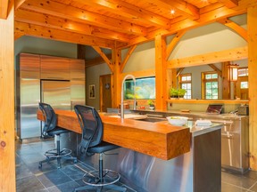 Wanting a clean look, Hélène Séguin and Vincent Lavoie opted for stainless steel in the kitchen.