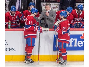 Montreal Canadiens coach Martin St. Louis discusses options with Montreal Canadiens wingers Brendan Gallagher, left, and Cole Caufield at the Bell Centre in Montreal on March 15, 2022.