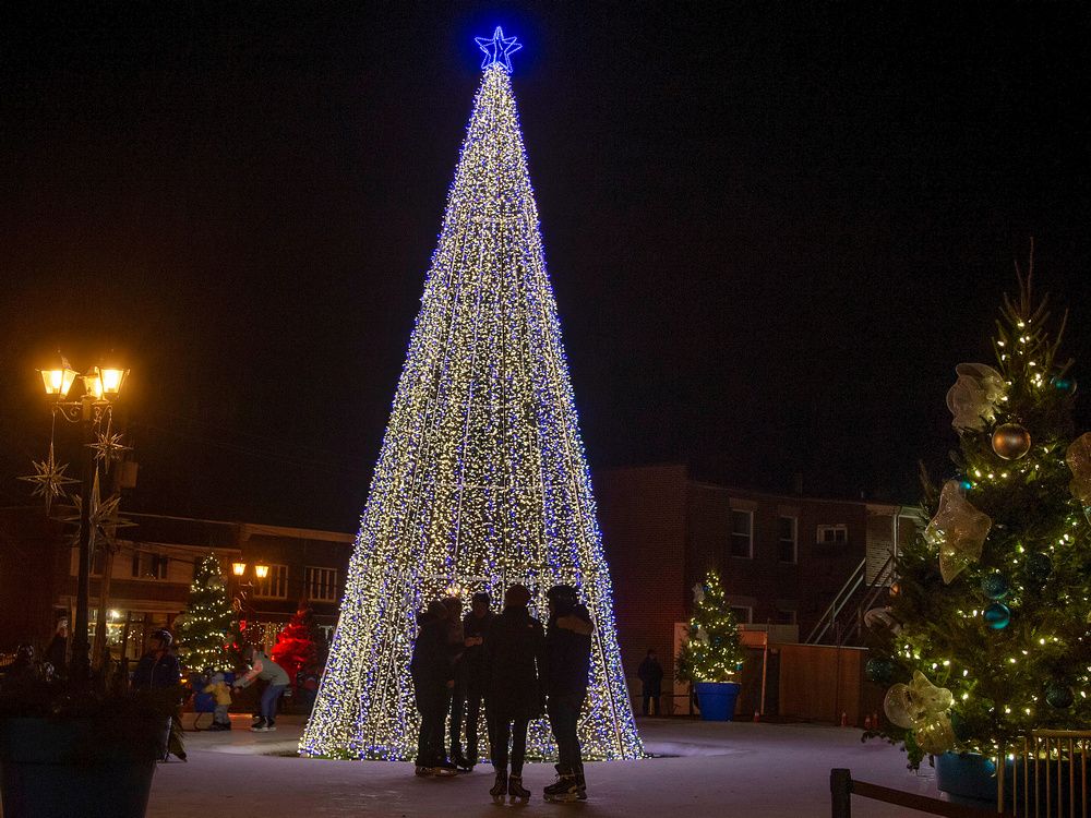 PointeClaire Village's annual Christmas tree lighting event Montreal