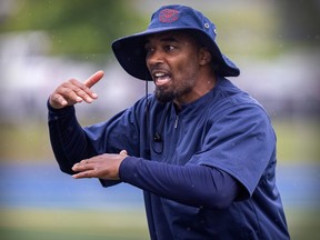 Montreal Alouettes defensive coordinator Barron Miles gives instructions during training camp practice in Trois-Rivières on May 26, 2022.