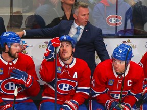 Montreal Canadiens head coach Martin St. Louis speaks to players, from left. Josh Anderson, Brendan Gallagher and Nick Suzuki during third period against the Pittsburgh Penguins  in Montreal on Oct. 17, 2022.