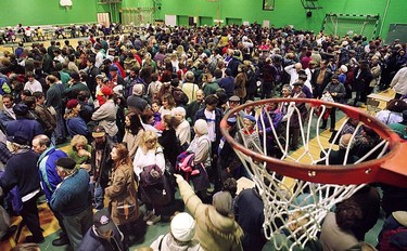 Hundreds line up for hours for relief cheques in the gym of CEGEP Saint-Jean-sur-Richelieu on Jan. 29, 1998.