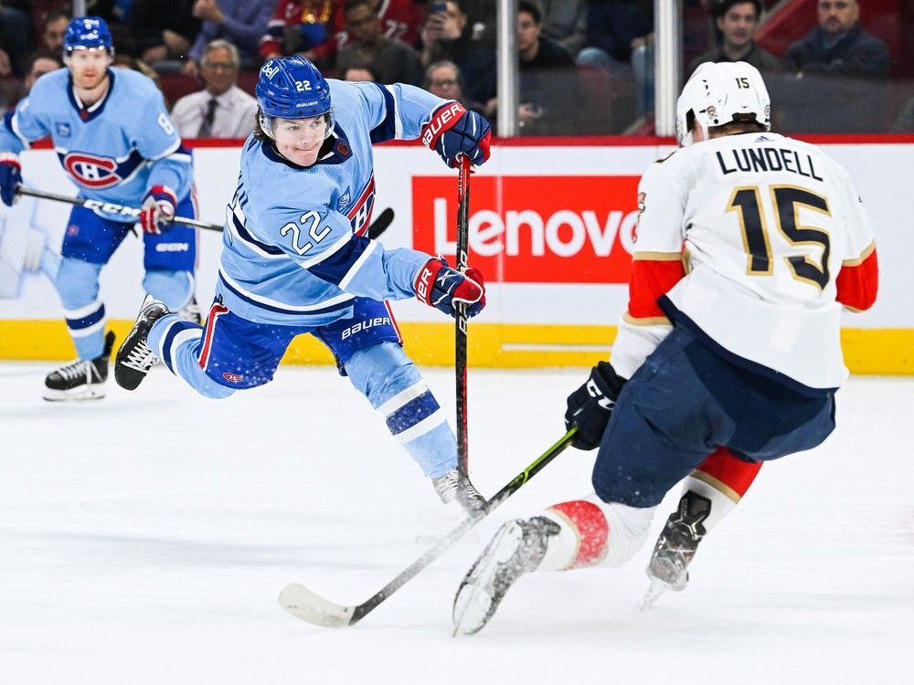 Florida Panthers center Sam Bennett (9) controls the puck in front