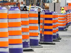Many orange cones at idle construction sites will be removed: “We did what we had to do in terms of spring cleaning,” Transport Minister Geneviève Guilbault says.