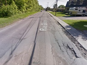 google street view shows potholed road in gatineau