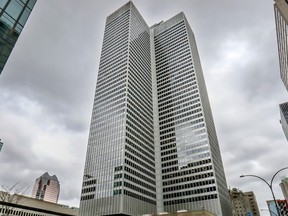 Place Ville Marie's tower on a cloudy day