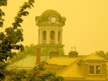 Brockville city hall is shrouded in smoke as an air quality advisory persists during forest fires in Quebec and Ontario.
